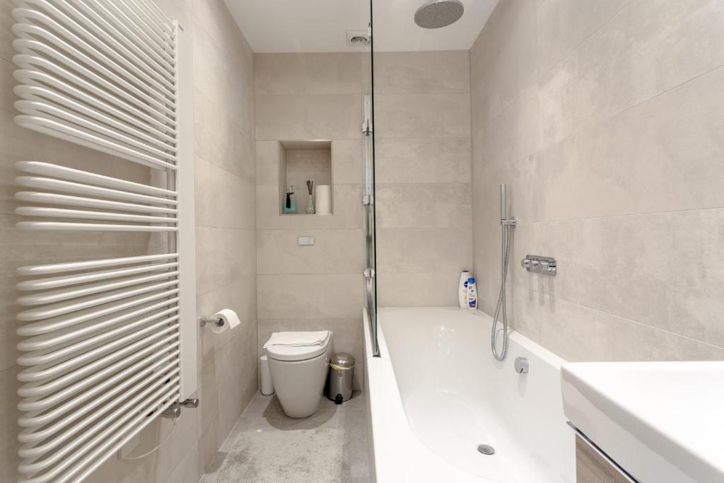 2 Bedroom Apartment in Central London - image 4