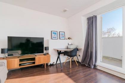 Trendy 1BR Home in Islington with Balcony! - image 3