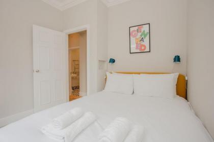 Modern 3 Bedroom Flat in West Hampstead - image 12