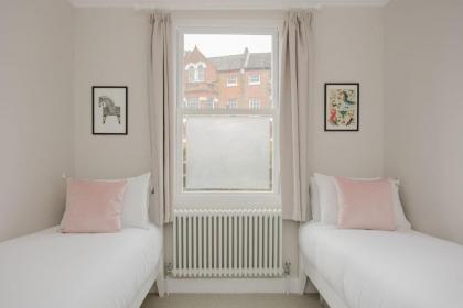 Modern 3 Bedroom Flat in West Hampstead - image 7