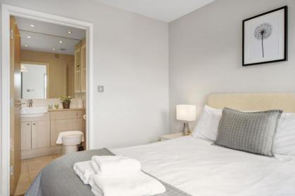 2 Bed Executive Penthouse near Liverpool Street FREE WIFI by City Stay London - image 10