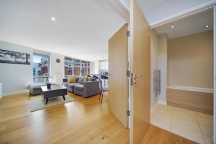 2 Bed Executive Penthouse near Liverpool Street FREE WIFI by City Stay London - image 2