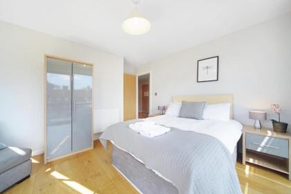 2 Bed Executive Penthouse near Liverpool Street FREE WIFI by City Stay London - image 3