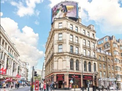 1 Bedroom Flat with Panoramic View of Piccadilly Circus - image 6