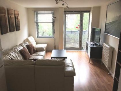 Stunning 2 bed flat in fantastic location London