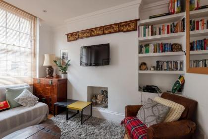 2 Bedroom Flat In The Heart Of London by GuestReady - image 1