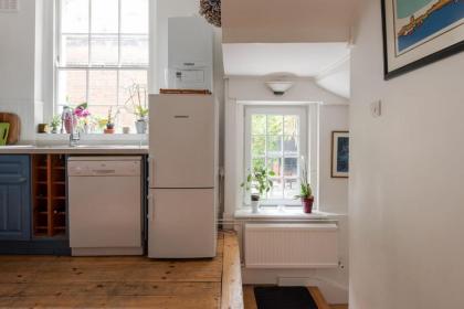 2 Bedroom Flat In The Heart Of London by GuestReady - image 11