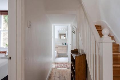 2 Bedroom Flat In The Heart Of London by GuestReady - image 8