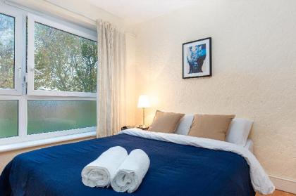 PATRICK CONNOLLY GARDENS - DELUXE GUEST ROOM - image 4