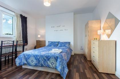THORNABY HOUSE - DELUXE GUEST ROOM 1  in London