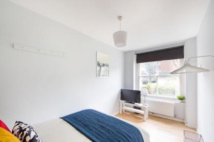 Beautiful Private Room Close to Kings Cross - image 17