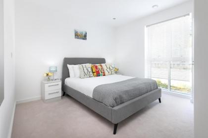 Olympic View London Stratford Apartment - image 1