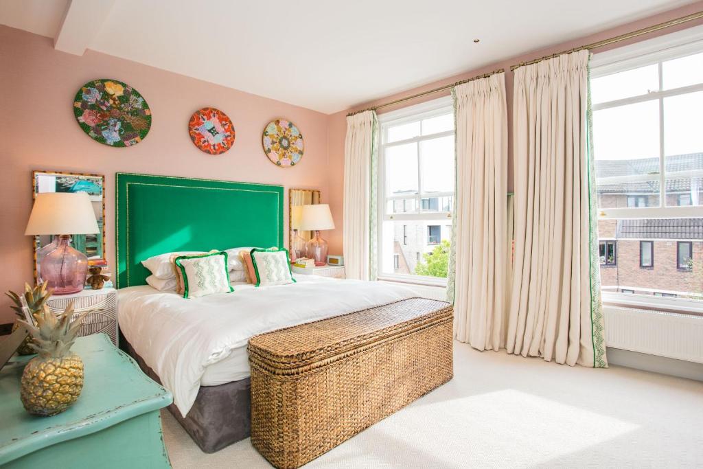 Quirky 2 Bedroom Portobello House With Roof Terrace - image 2