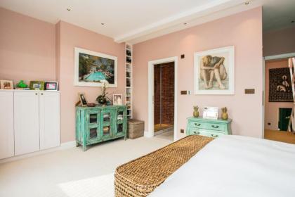 Quirky 2 Bedroom Portobello House With Roof Terrace - image 3
