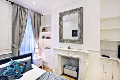 Magical & Charming 8 rooms Covent Garden TownHouse - image 17