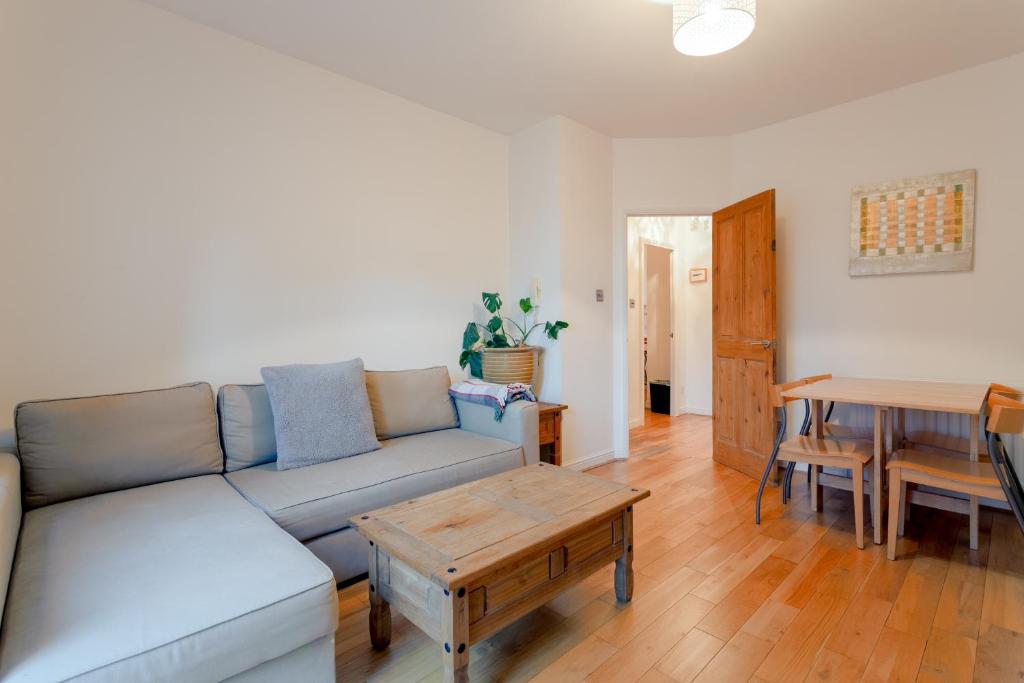 1 Bedroom Apartment in Notting Hill - main image