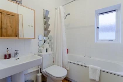 1 Bedroom Apartment in Notting Hill - image 16