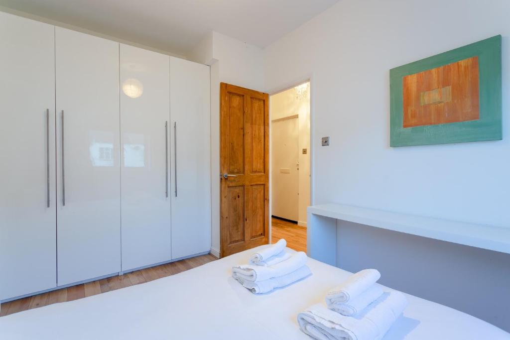 1 Bedroom Apartment in Notting Hill - image 4