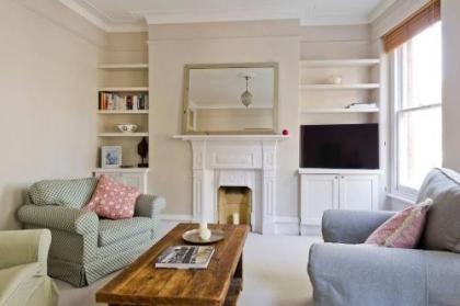Charming 2-Bed Fulham Apartment 5 Mins from Tube - image 20
