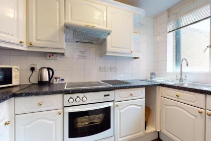 Hertford Court - image 20