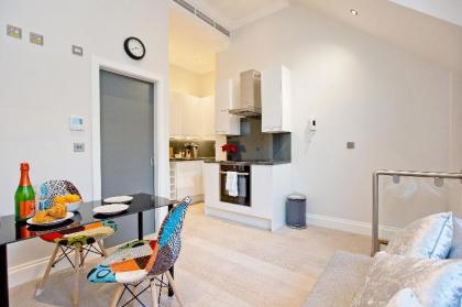 Modern 1 bed flat in Kensington (Flat 6) - image 2