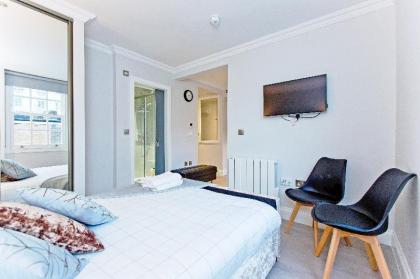 Modern 1 bed flat in Kensington (Flat 11) - image 2