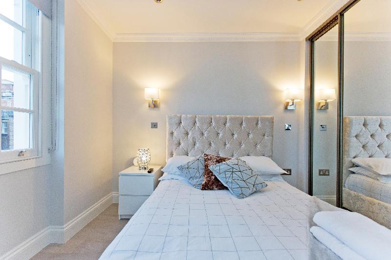 Modern 1 bed flat in Kensington (Flat 11) - image 5