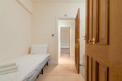 Homely Apartment near Olympia London for up to 5 guests! - image 14