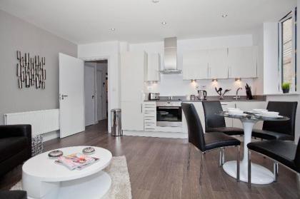 Modern One Bedroom Apartment in Liverpool Street  - image 4
