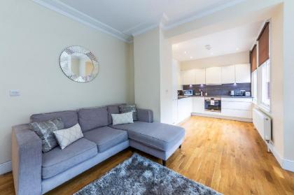 Bright 3 Bedroom Apartment in Hammersmith - image 11