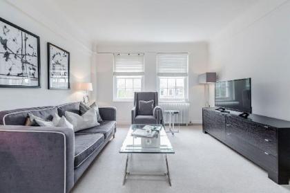Bright Two Bedroom Apartment in Chelsea (43) - image 7