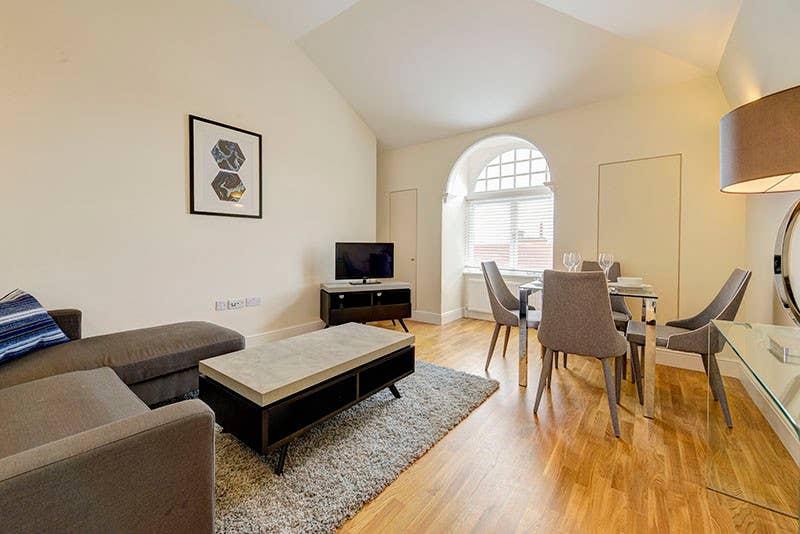 Cosy Two Bedroom Apartment  - Flat 59a - main image