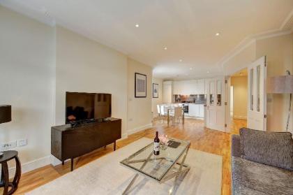 Modern Three Bedroom Apartment in Hammersmith - image 17