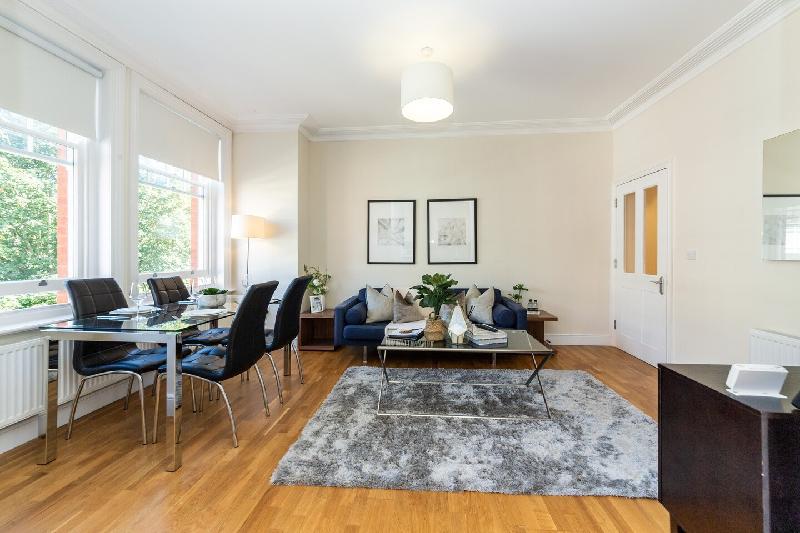 Spacious 3 Bedroom Apartment in Hammersmith - main image