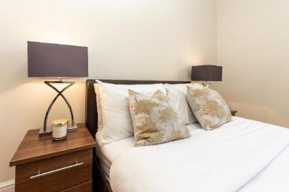 Spacious 3 Bedroom Apartment in Hammersmith - image 12