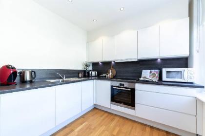 Spacious 3 Bedroom Apartment in Hammersmith - image 20