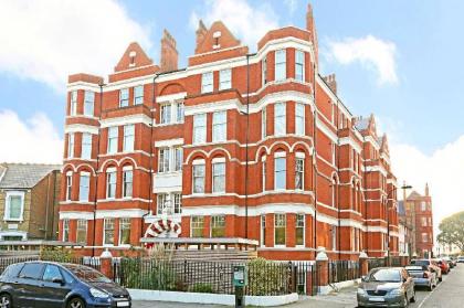 Spacious 3 Bedroom Apartment in Hammersmith - image 6