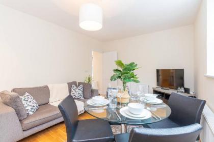 Two Bedroom Apartment in Hammersmith (201A) - image 11