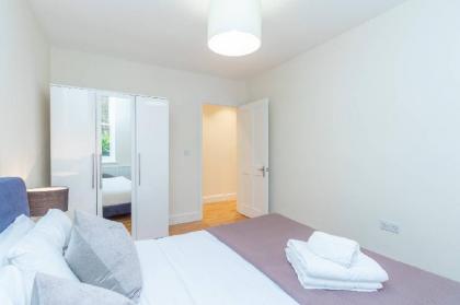 Two Bedroom Apartment in Hammersmith (201A) - image 6