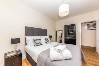 Modern Two Bedroom Apartment in Hammersmith - 207A - image 9