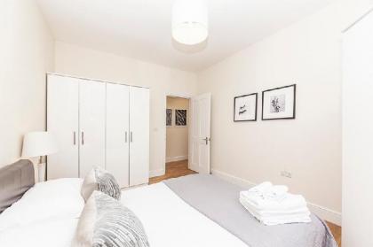 Luxury Two Bedroom Apartment in Hammersmith - 209A - image 14