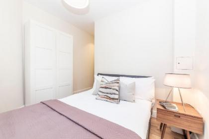 Modern Two Bedroom Apartment in Hammersmith  -205A - image 10