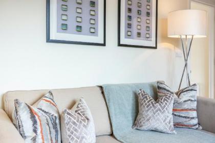 Modern Two Bedroom Apartment in Hammersmith  -205A - image 15