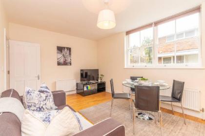 Modern Two Bedroom Apartment in Hammersmith - 203A - image 8