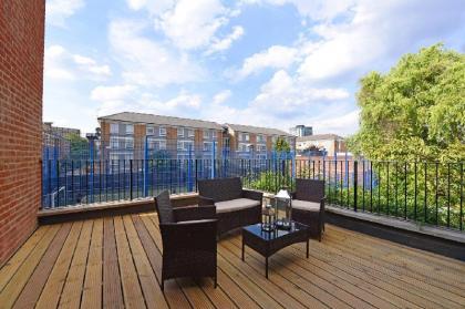 Charming 2 Bed Balcony Apartment @ Chelsea London