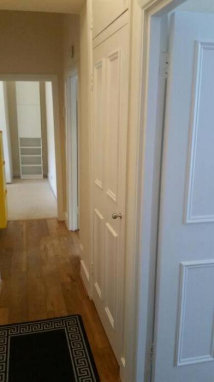 Beautiful 2 Bedroom Apartment in Holloway London - image 14