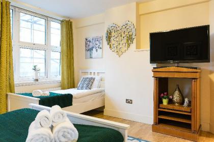 Stylish 2-bedroom apartment near Marble Arch - image 7
