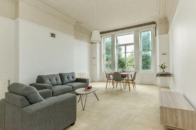 Spacious 1 Bedroom Period property in Hampstead - main image