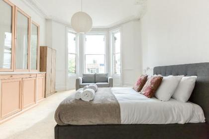 Spacious 1 Bedroom Period property in Hampstead - image 14