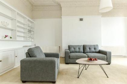 Spacious 1 Bedroom Period property in Hampstead - image 2